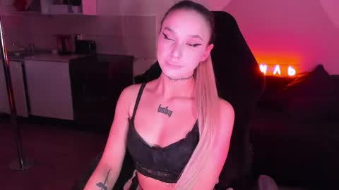 Snapshot of ashmila chatting on 05.19.26 Mila online show from 05.19.26