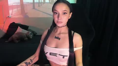Snapshot of ashmila chatting on 06.28.26 Mila online show from 06.28.26