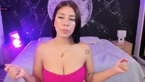 Snapshot of asiaandzoe chatting on 09.19.25 Asia and Zoe online show from 09.19.25