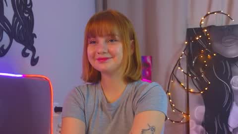 Snapshot of asiabritney chatting on 11.30.25 britney online show from 11.30.25