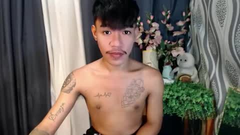 Snapshot of asian_kimxxx chatting on 10.20.25 don online show from 10.20.25