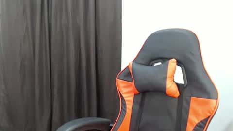 Snapshot of asian_kristellex chatting on 10.26.25 KRISTELLE online show from 10.26.25