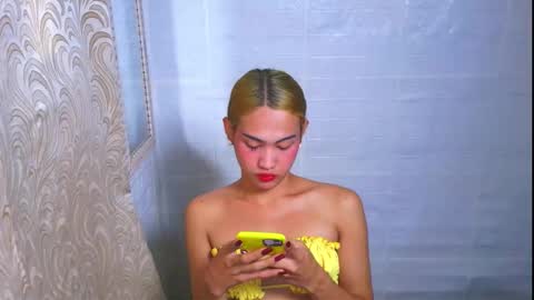 LOVELY LORAINE online show from 09.27.25