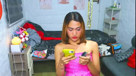 LOVELY LORAINE online show from 02.19.26