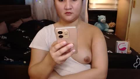 Snapshot of asian_princess15 chatting on 12.25.24 angela online show from 12.25.24