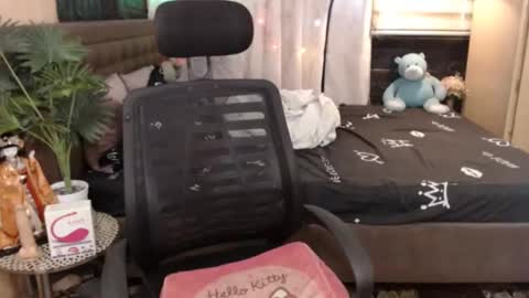 Snapshot of asian_princess15 chatting on 01.16.25 angela online show from 01.16.25