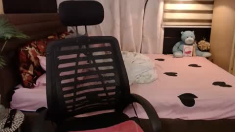 Snapshot of asian_princess15 chatting on 02.18.25 angela online show from 02.18.25