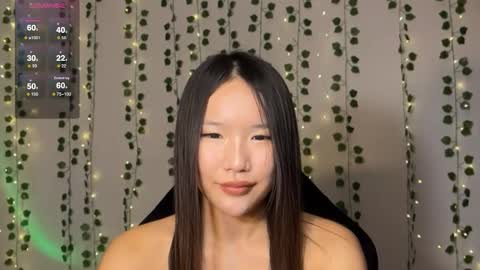 Snapshot of asian_vi chatting on 10.08.25 My name Vi online show from 10.08.25