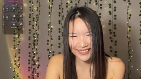 Snapshot of asian_vi chatting on 10.14.25 My name Vi online show from 10.14.25