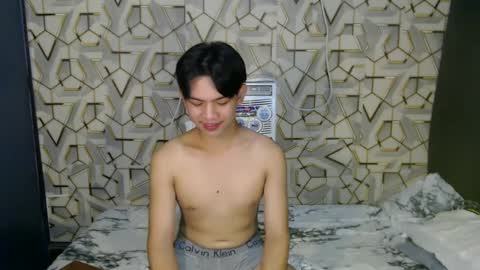 Snapshot of asian_wayne chatting on 12.11.24 wayne online show from 12.11.24