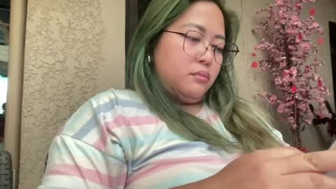 Snapshot of asianbunny10 chatting on 06.15.26 Curvy online show from 06.15.26