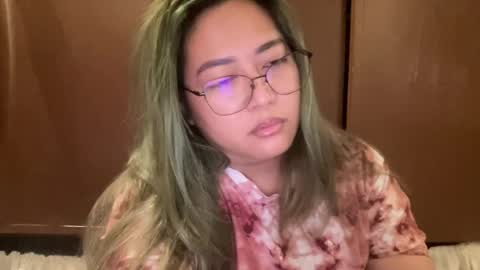 Snapshot of asianbunny10 chatting on 06.19.26 Curvy online show from 06.19.26