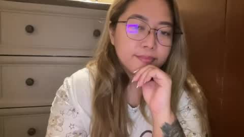 Snapshot of asianbunny10 chatting on 07.19.26 Curvy online show from 07.19.26