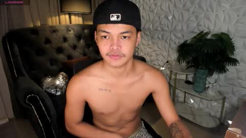 VICTORIA SCOTT online show from 11.01.25