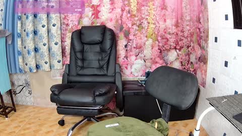 Snapshot of asiantsugar4u chatting on 12.19.24 Trish online show from 12.19.24