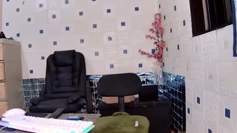 Snapshot of asiantsugar4u chatting on 12.28.24 Trish online show from 12.28.24