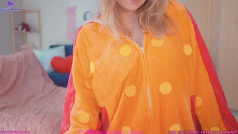 Snapshot of asiri_ocean chatting on 02.27.26 Asiri pronounced Ah-siri Please no nicknames 3 online show from 02.27.26