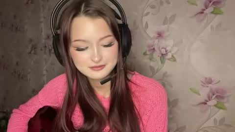 Snapshot of asleykleppen chatting on 06.17.26 Anouk online show from 06.17.26
