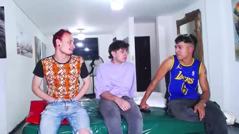 Snapshot of asmodeus7100 chatting on 09.12.25 THOMAS AND DAMIAND online show from 09.12.25