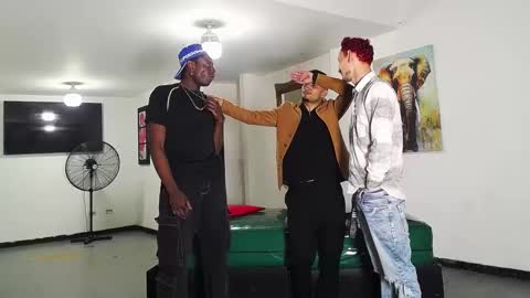 Snapshot of asmodeus7100 chatting on 09.13.25 THOMAS AND DAMIAND online show from 09.13.25