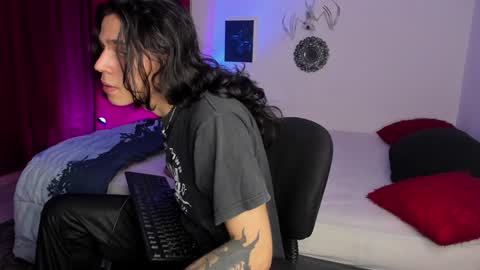 Snapshot of asmodeuszz chatting on 01.24.25 asmodeuszz online show from 01.24.25