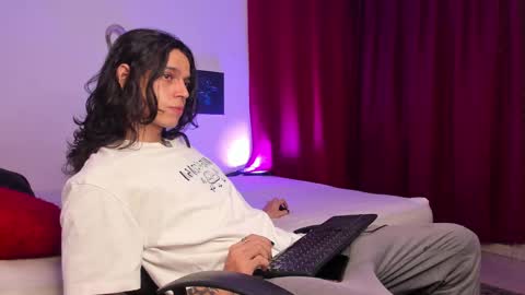 Snapshot of asmodeuszz chatting on 02.16.25 asmodeuszz online show from 02.16.25