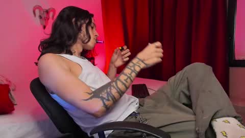 Snapshot of asmodeuszz chatting on 02.19.25 asmodeuszz online show from 02.19.25