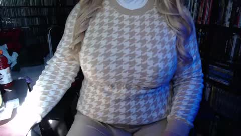 Snapshot of aspen_vale chatting on 05.26.26 Aspen Vale online show from 05.26.26