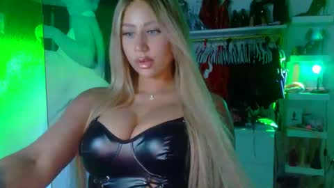 Snapshot of aspenmadden chatting on 01.11.25 iwantaspen online show from 01.11.25