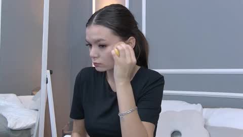 Aster Quinn online show from 10.25.25