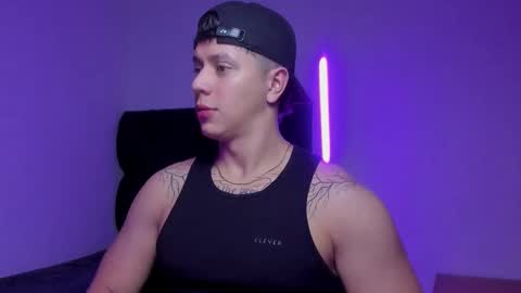 Snapshot of astonhills chatting on 11.20.25 astonhills online show from 11.20.25