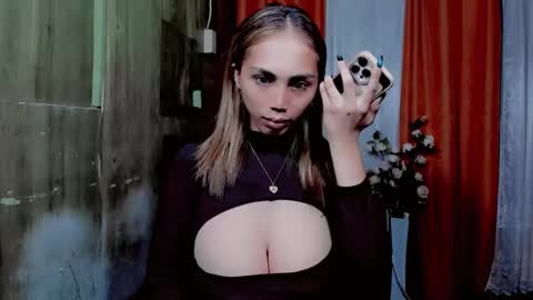 Snapshot of astrid_khalifa chatting on 09.30.25 Astrid online show from 09.30.25