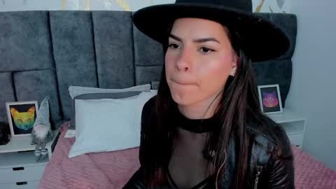 astrid_velle online show from 11.22.25