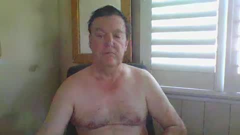 Snapshot of astute008 chatting on 11.18.25 astute008 online show from 11.18.25