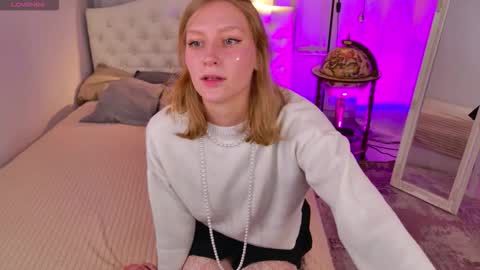 Snapshot of asyalumi chatting on 12.23.25 Asya online show from 12.23.25