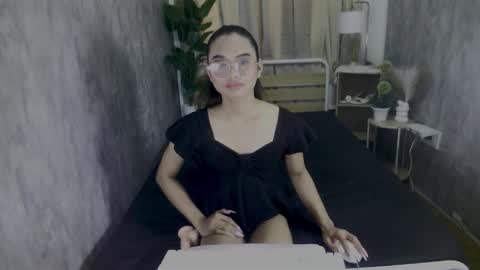 Snapshot of atashakendall chatting on 12.13.25 atashakendall online show from 12.13.25