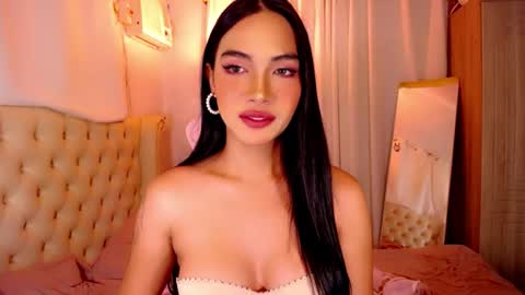 Snapshot of ate_sam chatting on 10.08.25 Sam online show from 10.08.25