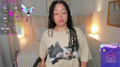 Snapshot of atena_cuteee chatting on 01.11.25 sofia online show from 01.11.25