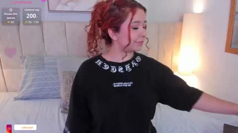 Snapshot of atena_cuteee chatting on 10.09.25 sofia online show from 10.09.25