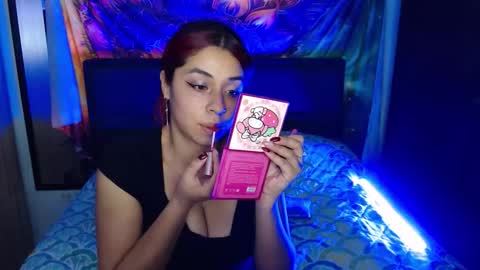 Snapshot of atena_messy chatting on 10.28.25 atena messy online show from 10.28.25