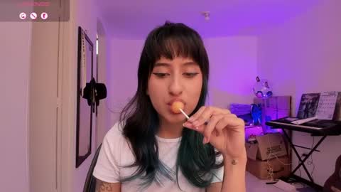 Snapshot of atenea_dragon__ chatting on 06.20.26 Atenea online show from 06.20.26