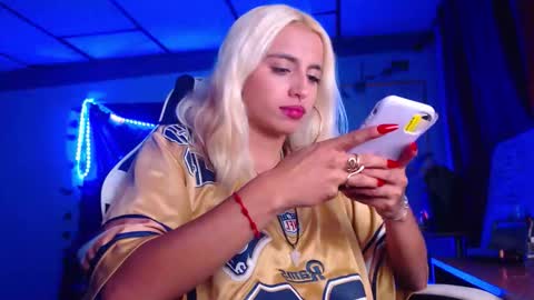 Atenea online show from 12.18.25