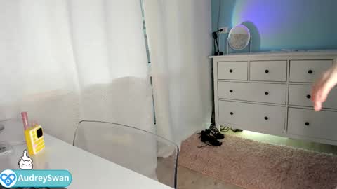 Mary online show from 10.15.25