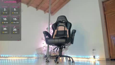 Snapshot of aurabonett chatting on 12.13.24 aura online show from 12.13.24