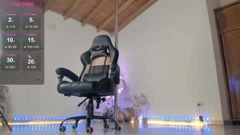 Snapshot of aurabonett chatting on 12.13.24 aura online show from 12.13.24