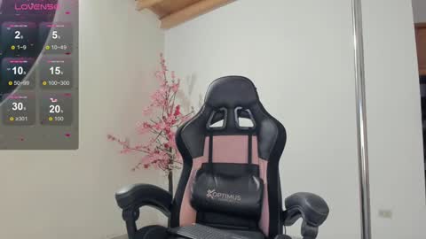 Snapshot of aurabonett chatting on 01.09.25 aura online show from 01.09.25