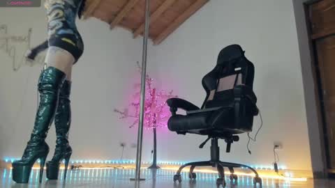 Snapshot of aurabonett chatting on 03.12.25 aura online show from 03.12.25