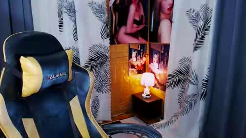 Snapshot of aurakharisma_xx chatting on 03.27.26 Miss awra online show from 03.27.26