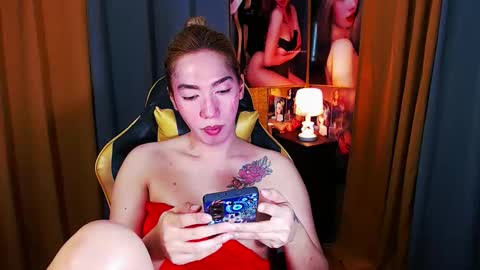 Snapshot of aurakharisma_xx chatting on 04.08.26 Miss awra online show from 04.08.26