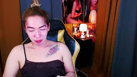 Snapshot of aurakharisma_xx chatting on 04.12.26 Miss awra online show from 04.12.26